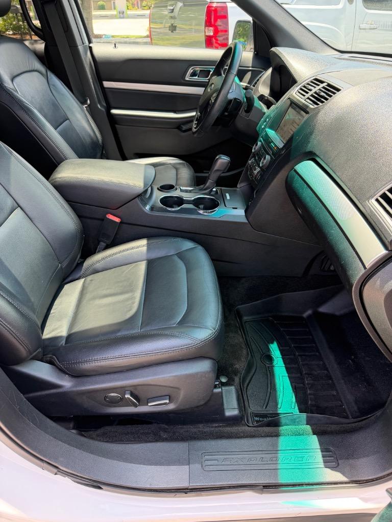 2017 Ford Explorer XLT - Photo 8